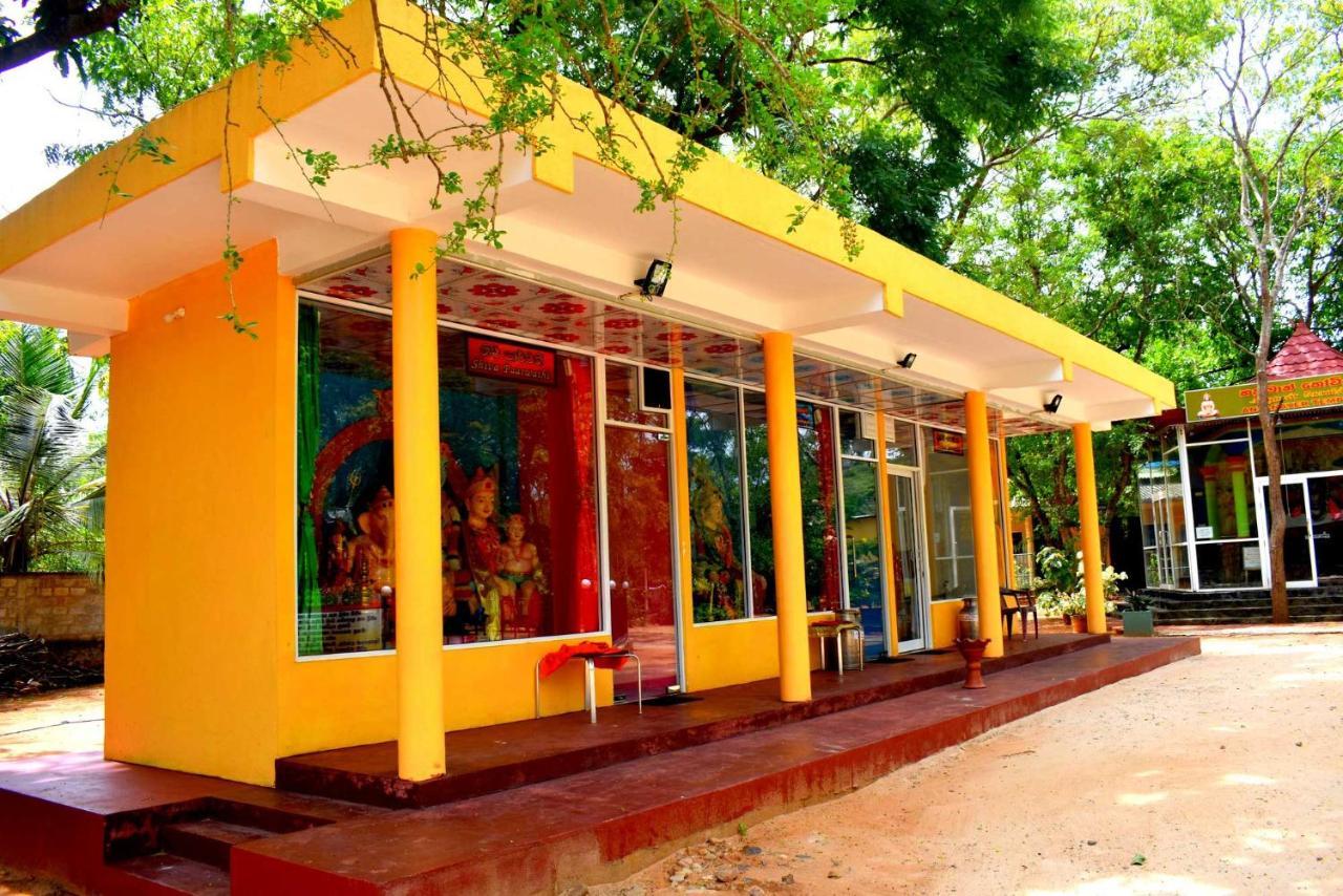 Sri Mayura Holiday Resort Kataragama Exterior foto